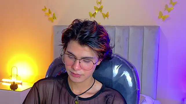 Chat +18 de Derek_Sinn ao vivo