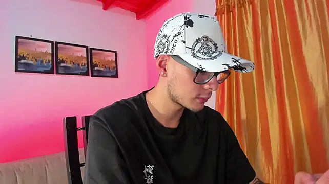 Vlad__night Adlı Modelin Canlı XXX Sohbeti