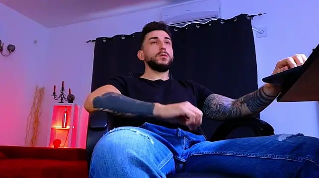 MightyAaron66 XXX чат на живо