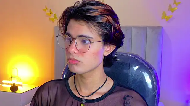 Chat +18 de Derek_Sinn ao vivo