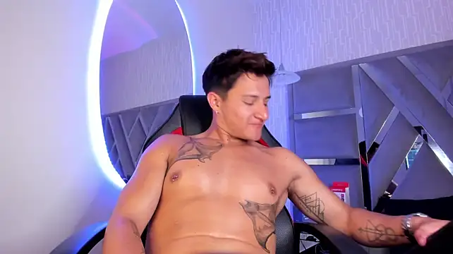 Онлайн чат XXX Hassbyd