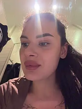 MiraReach's Live XXX Chat