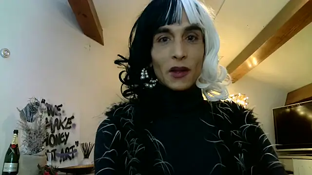CruellaDivine ওয়েবক্যাম শো