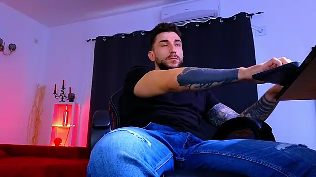 MightyAaron66 – Live XXX-chat