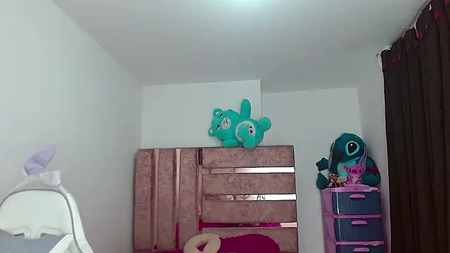 Chat +18 de Little_anniee ao vivo