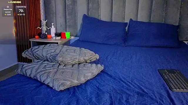 isaacblaze_ élő XXX-chatje