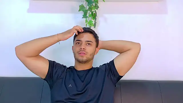 XXX chat uživo modela TylerWest_