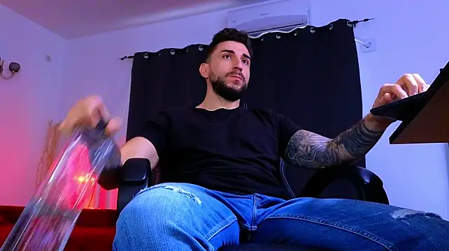 MightyAaron66 Live XXX Chat