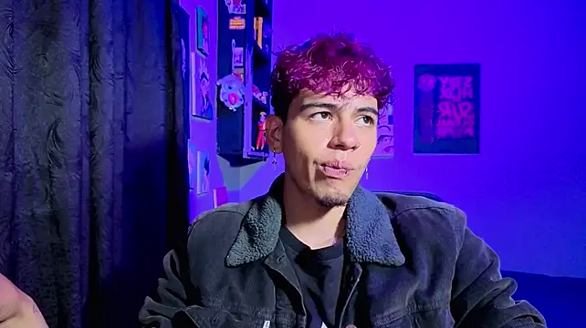 MikeyKuro Chat XXX in diretta