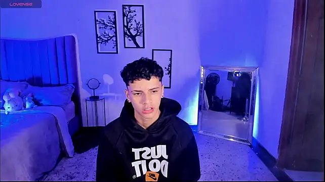 XXX chat uživo modela JuniorPrinceMorris