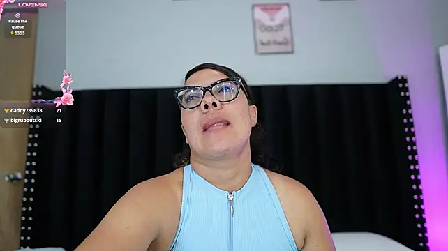hotlatinateacher: онлайн-секс-чат