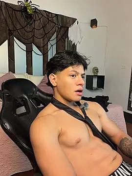 TonyPetrovjs Adlı Modelin Canlı XXX Sohbeti