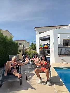 TUNDEROSE1 live XXX chat