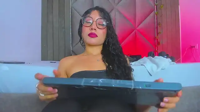 צ'אט XXX בשידור חי של BriaConner_