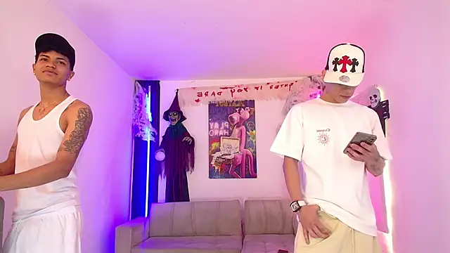 XXX chat uživo modela GoldenDuoheat