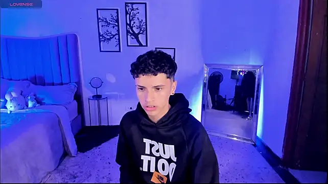 Chatroom XXX en direct de JuniorPrinceMorris