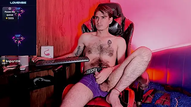 צ'אט XXX בשידור ח י של Mikesub_
