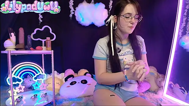 แชท XXX สดของ lilypadUwU