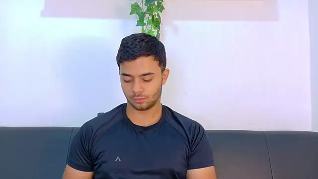 צ'אט XXX בשידור חי של TylerWest_
