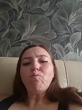 MilaMature's Live XXX Chat