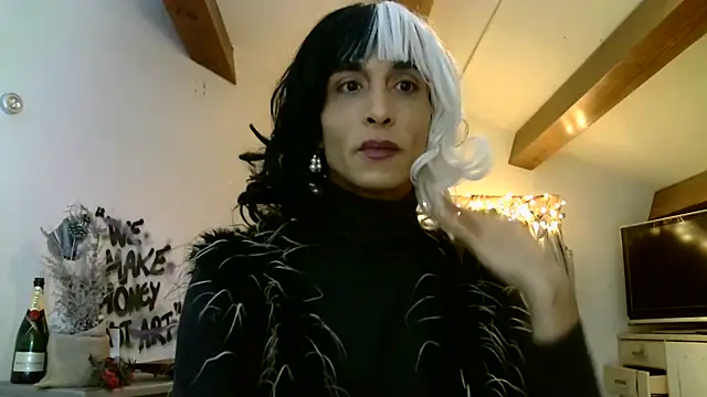 Вебкам-шоу CruellaDivine