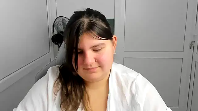PhoenixFly live XXX chat