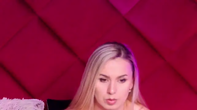 JessicaLarsen: онлайн-секс-чат