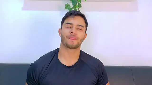 Chatroom XXX en direct de TylerWest_