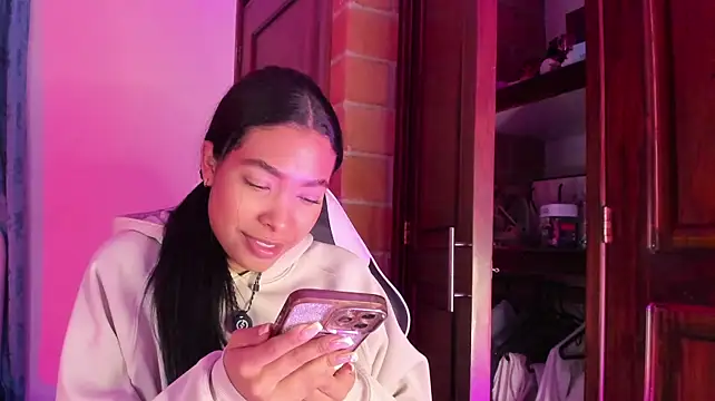 KarolRojas_22's Live XXX Chat