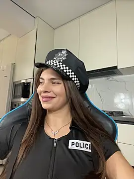 CurlyLara Chat XXX in diretta