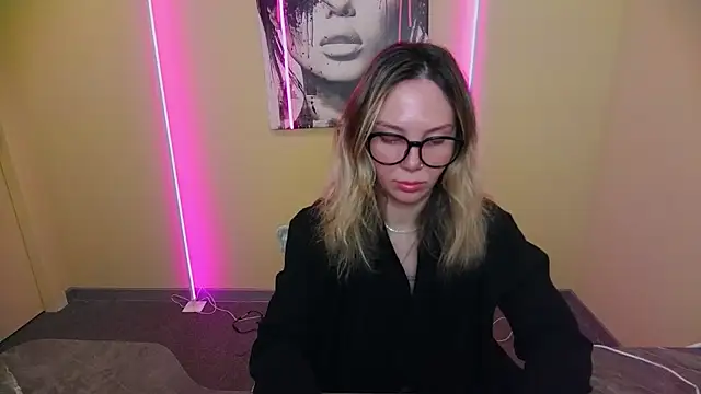 Sweet_Peachyyi – Kamerová šou