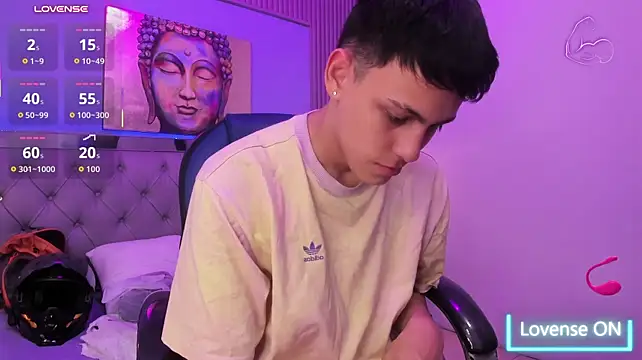Ethanx18_ élő XXX-chatje