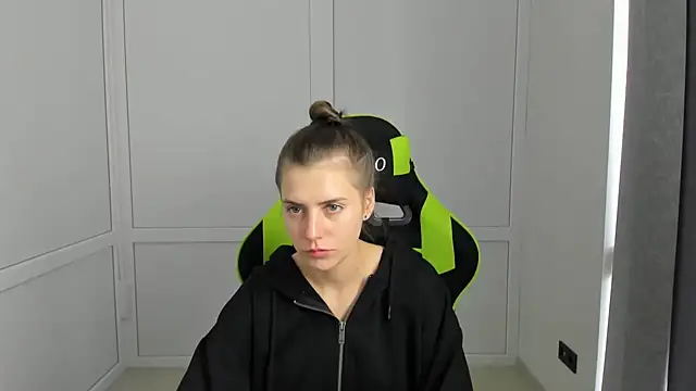 SoftBloomMira Chat XXX in diretta
