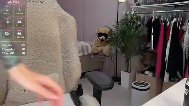 Break-me-Shake-me Chat XXX live