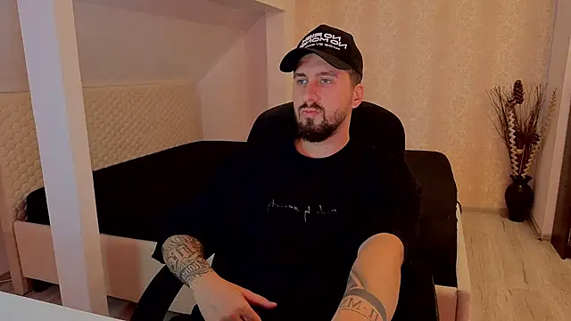 Chatroom XXX en direct de LoganStroud