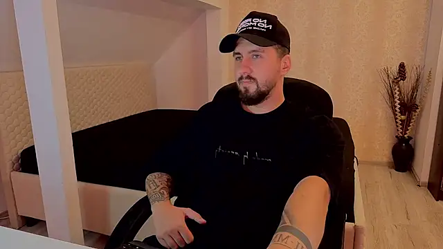 LoganStroud élő XXX-chatje