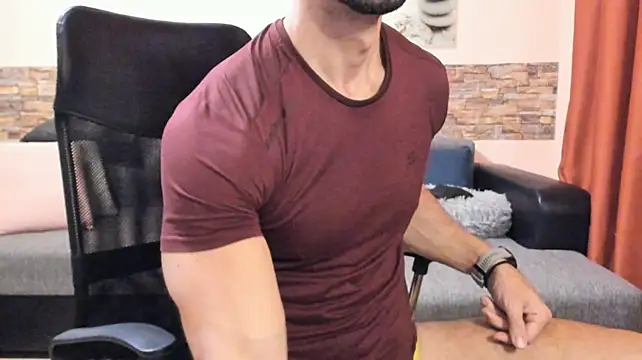 HotHunkTrainer XXX чат на живо