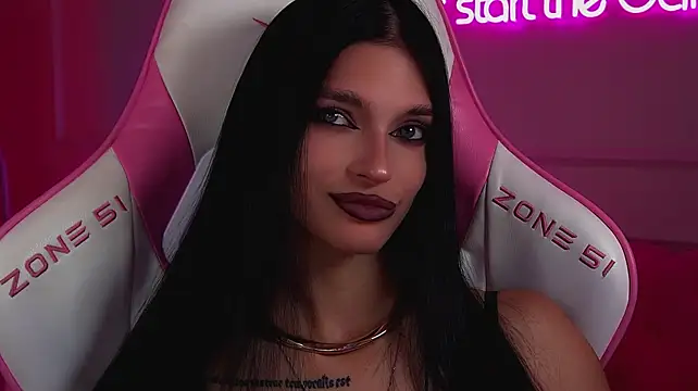 BeverlyMost élő XXX-chatje