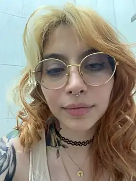 Chatroom XXX en direct de YunoRose_