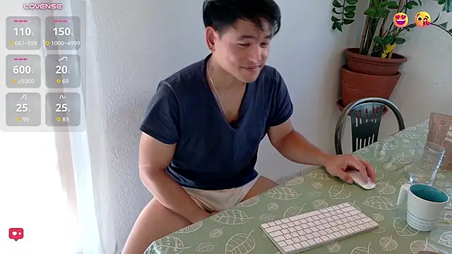 צ'אט XXX בשידור חי של AsianBoy_Sunny