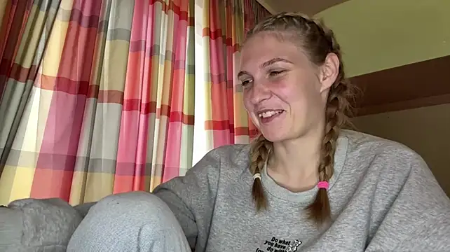 CriseldaStarns' Live XXX Chat