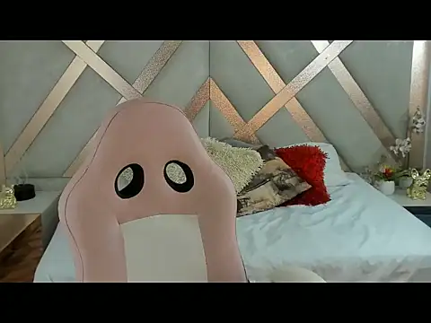 Chat XXX ao vivo de CharloteEvans__