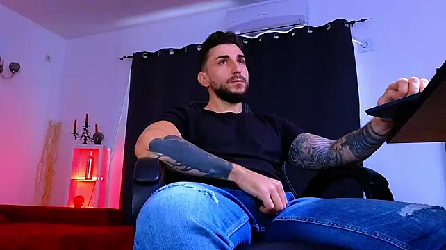 MightyAaron66 Live XXX-Chat