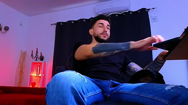 Czat XXX na żywo – MightyAaron66