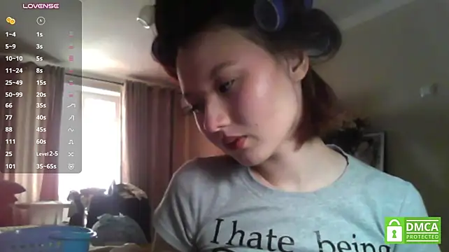 XXX chat uživo modela QuyenLuellen
