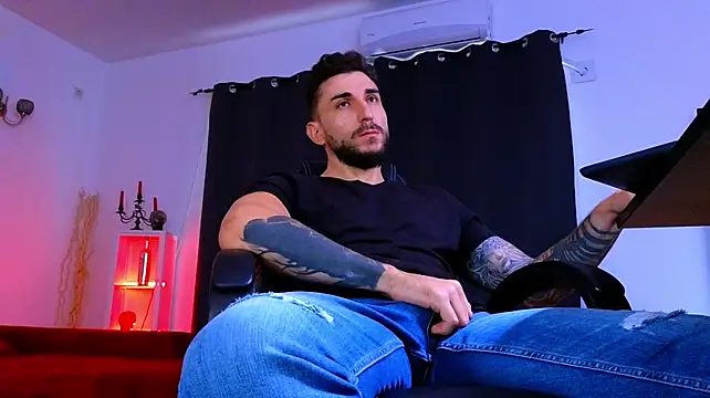 MightyAaron66 XXX чат на живо