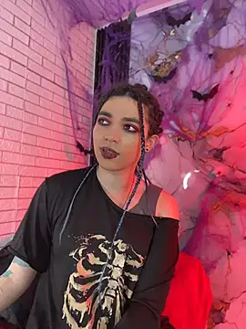 MaeveKuro Adlı Modelin Canlı XXX Sohbeti