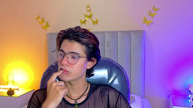 Derek_Sinn Adlı Modelin Canlı XXX Sohbeti