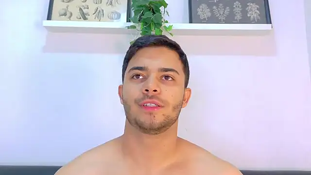 צ'אט XXX בשידור חי  של TylerWest_