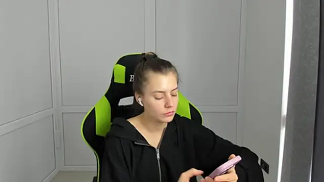 SoftBloomMira: онлайн-секс-чат